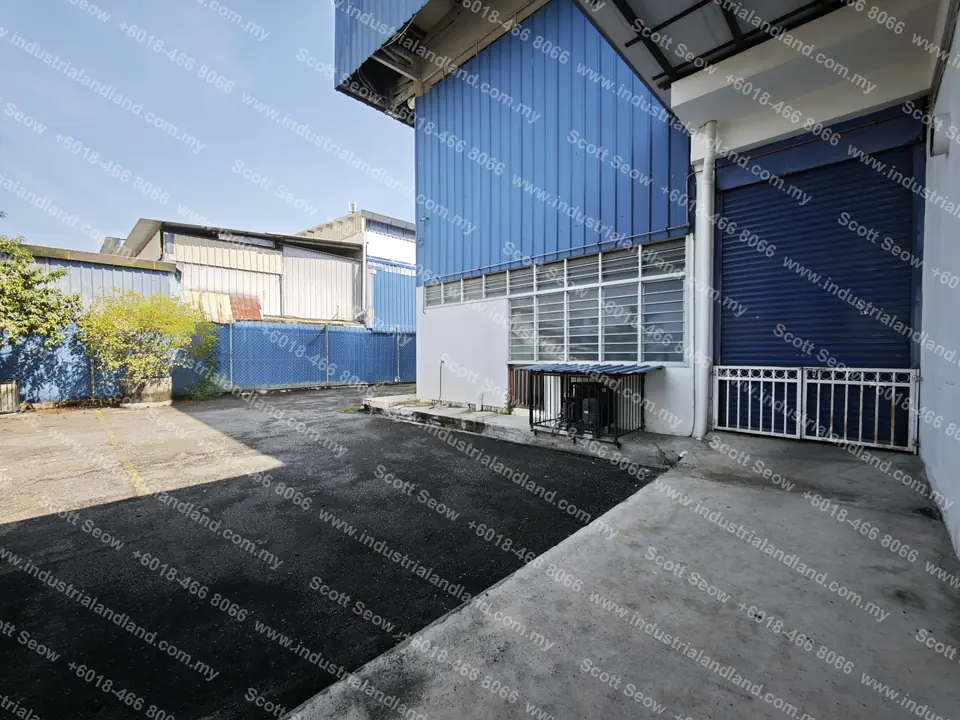 Lorong Perusahaan Maju Factory Backyard Bzoy