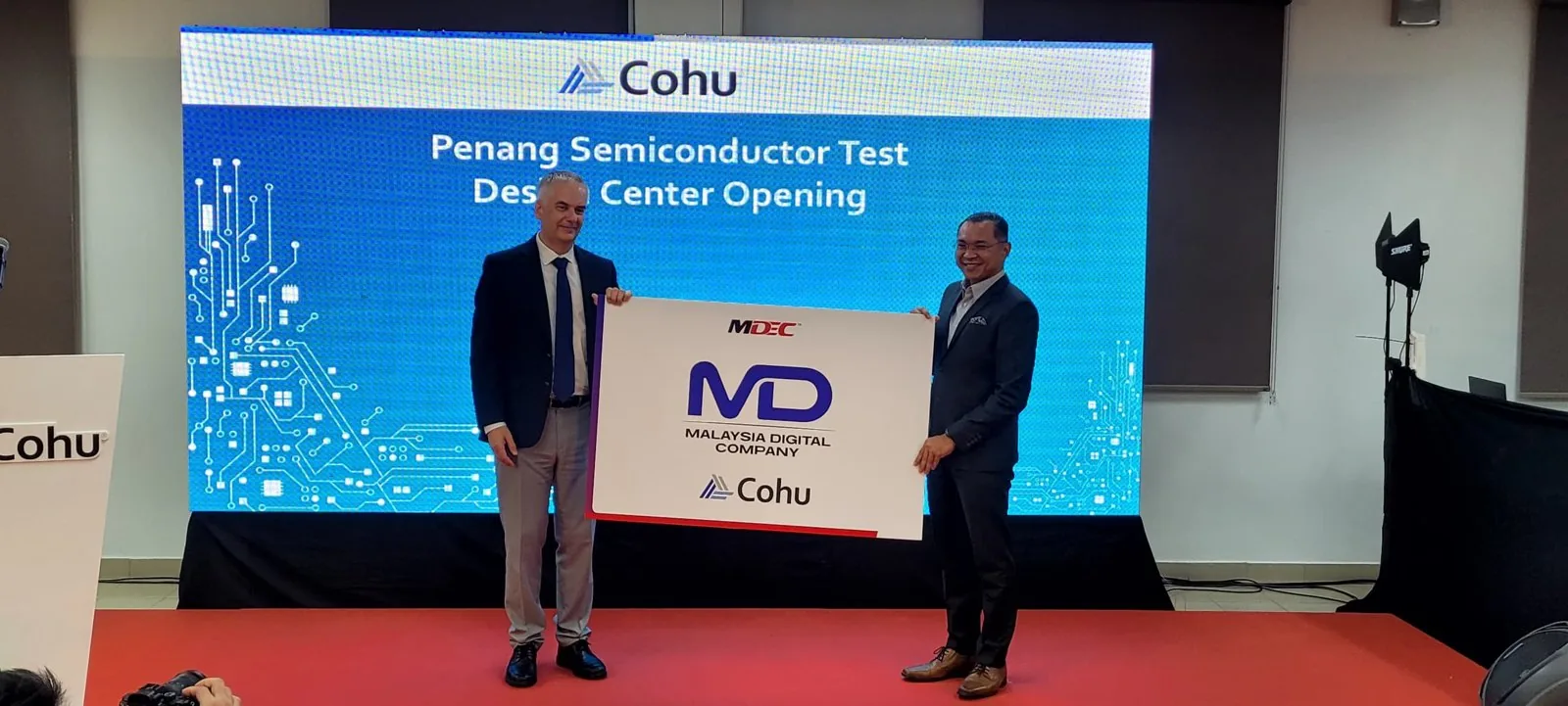 Cohu chief executive Luis A. Müller receives the Malaysia Digital company plaque at the Penang design centre opening on 21 June 2024. Photo: InvestPenang