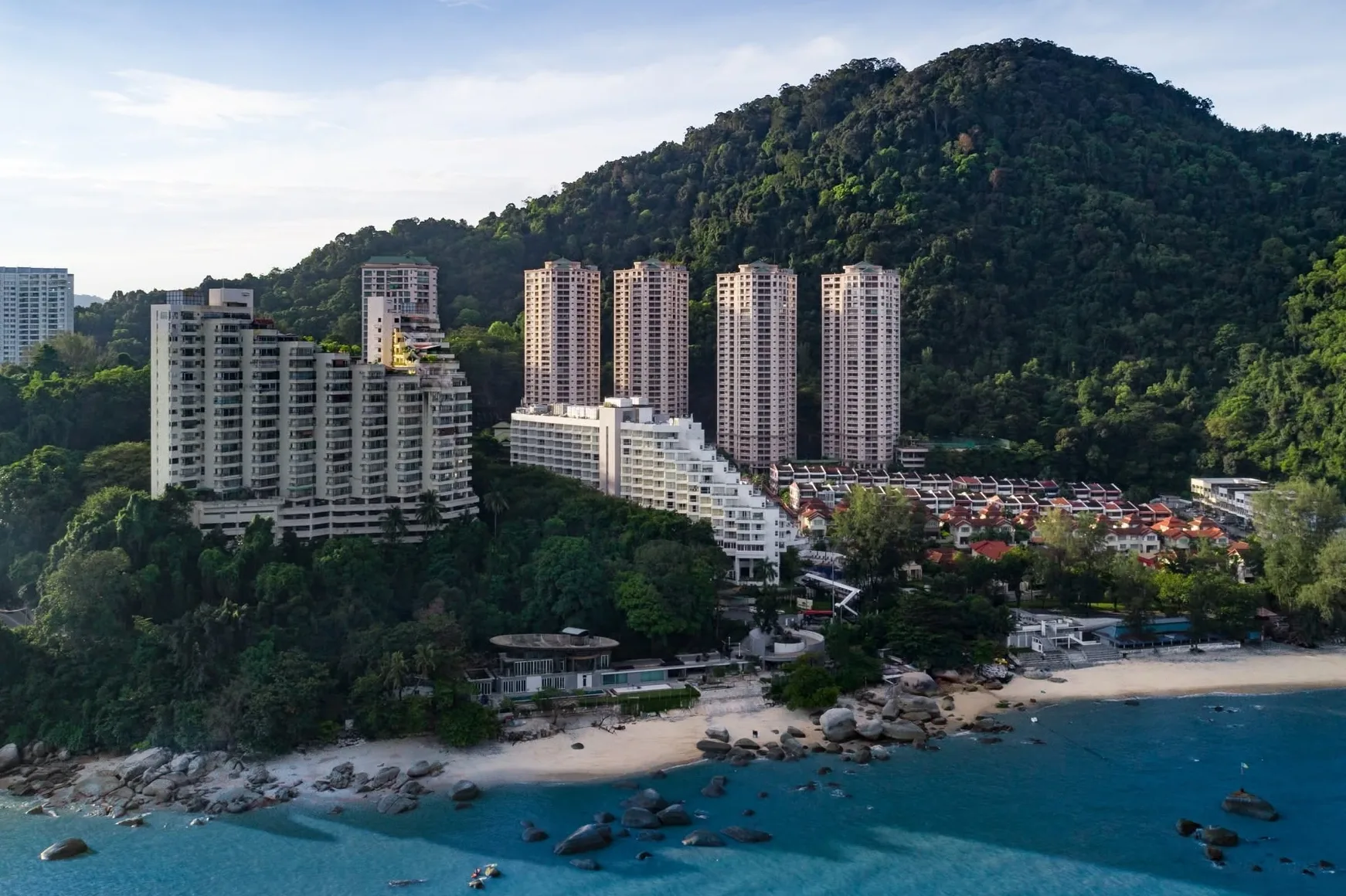 The Batu Ferringhi resort strip on Penang’s north coast, where the 316-room DoubleTree Resort by Hilton Penang stands on about 122,000 sq ft of freehold land set back from the beach. Photo: DoubleTree Resort by Hilton Penang, via Penang Property Talk