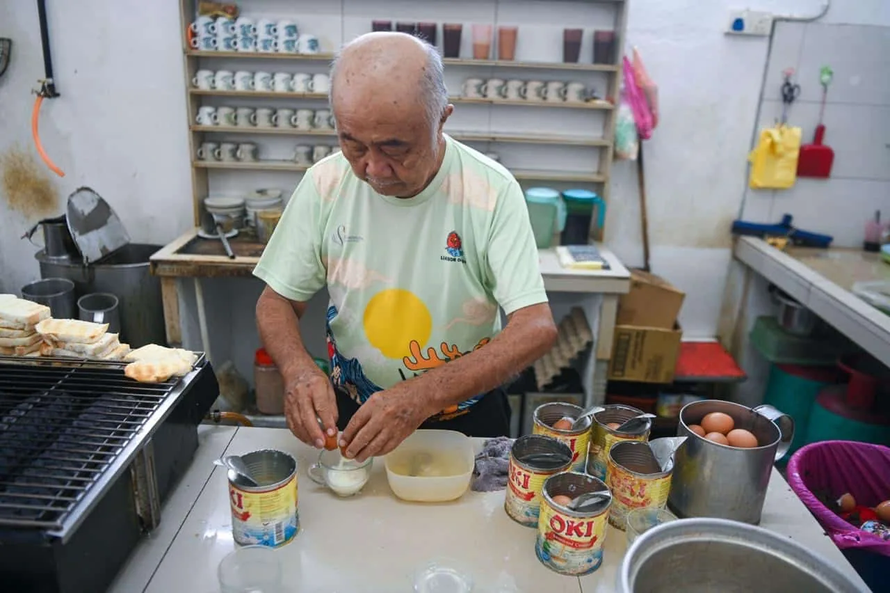 Half-boiled eggs prepared to order in the back kitchen. Photo: Siew Chia En/Buletin Mutiara