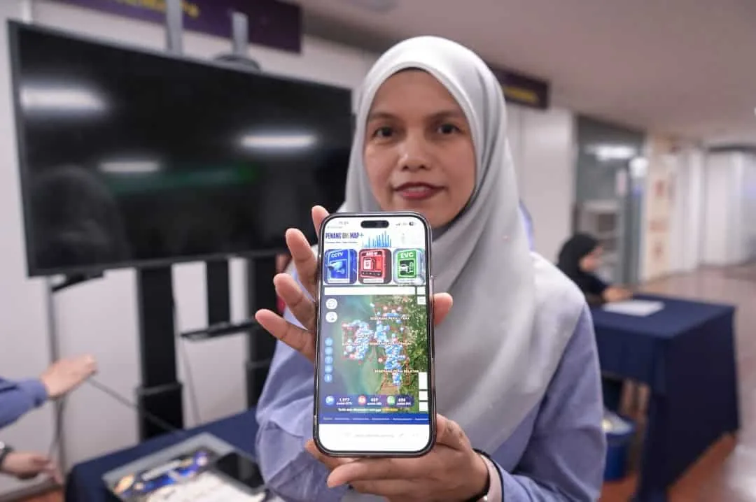 The Penang ONEMAP+ mobile view, reached through the Penang Smart Parking app, showing the CCTV, AED and EV charger layers over Penang Island and Seberang Perai.